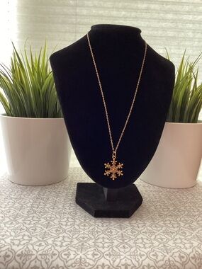 Snowflake Charm on Cable Chain Necklace